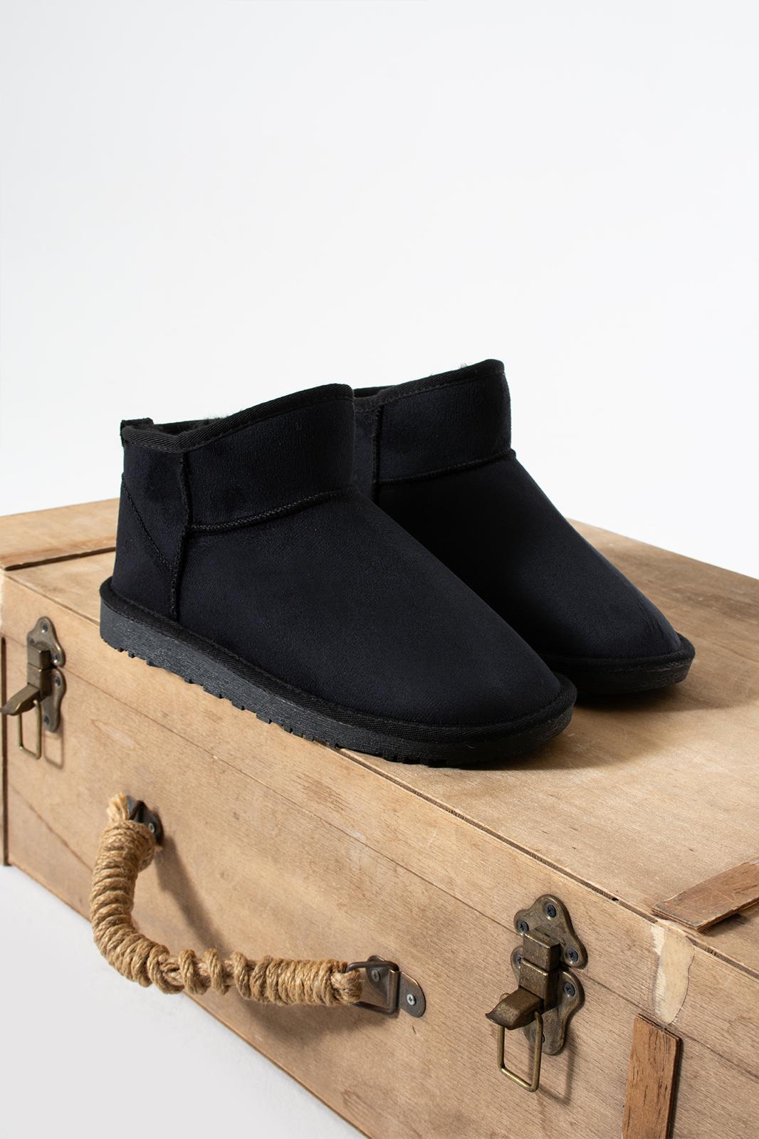 MİNİ SÜET YARIM BOT IÇİ TÜYLÜ DÜZ TABAN KADIN AYAKKABI