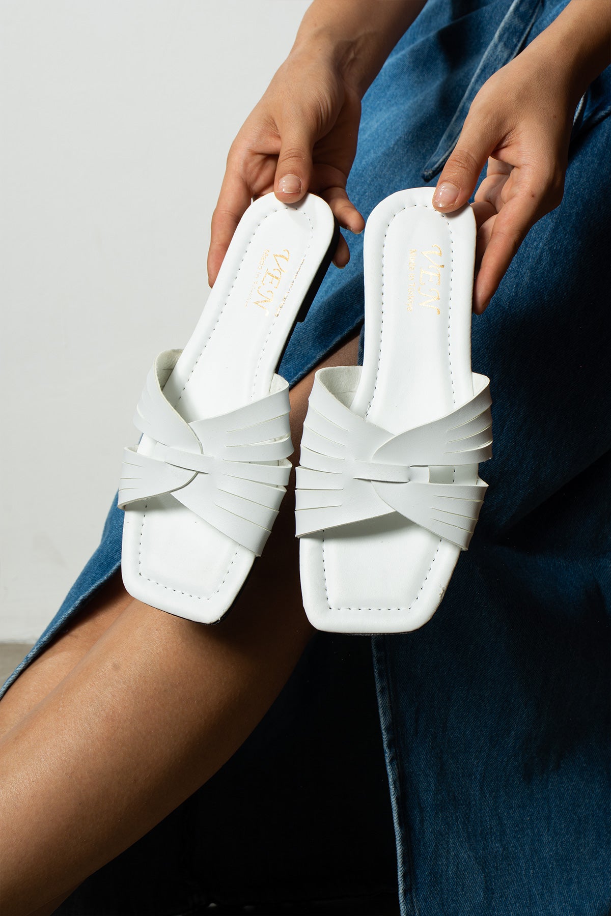 Sofia Kadın Beyaz Günlük Konforlu Kontrast Detay Terlik