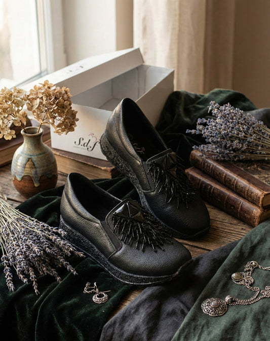 SEDEF GÜNLÜK KADIN AYAKKABI PÜSKÜLLÜ SİYAH CİLT